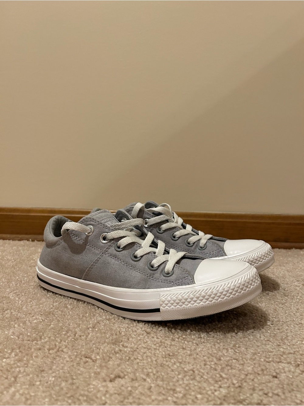 Converse Women’s Gray and White Trainers